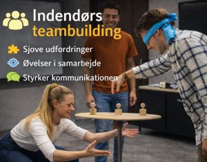 Billedet viser unge, der deltager i en indendørs teambuilding-øvelse, hvor samarbejde, koncentration og kommunikation er afgørende. Motivet signalerer læring gennem sjove udfordringer og fælles problemløsning i trygge rammer.